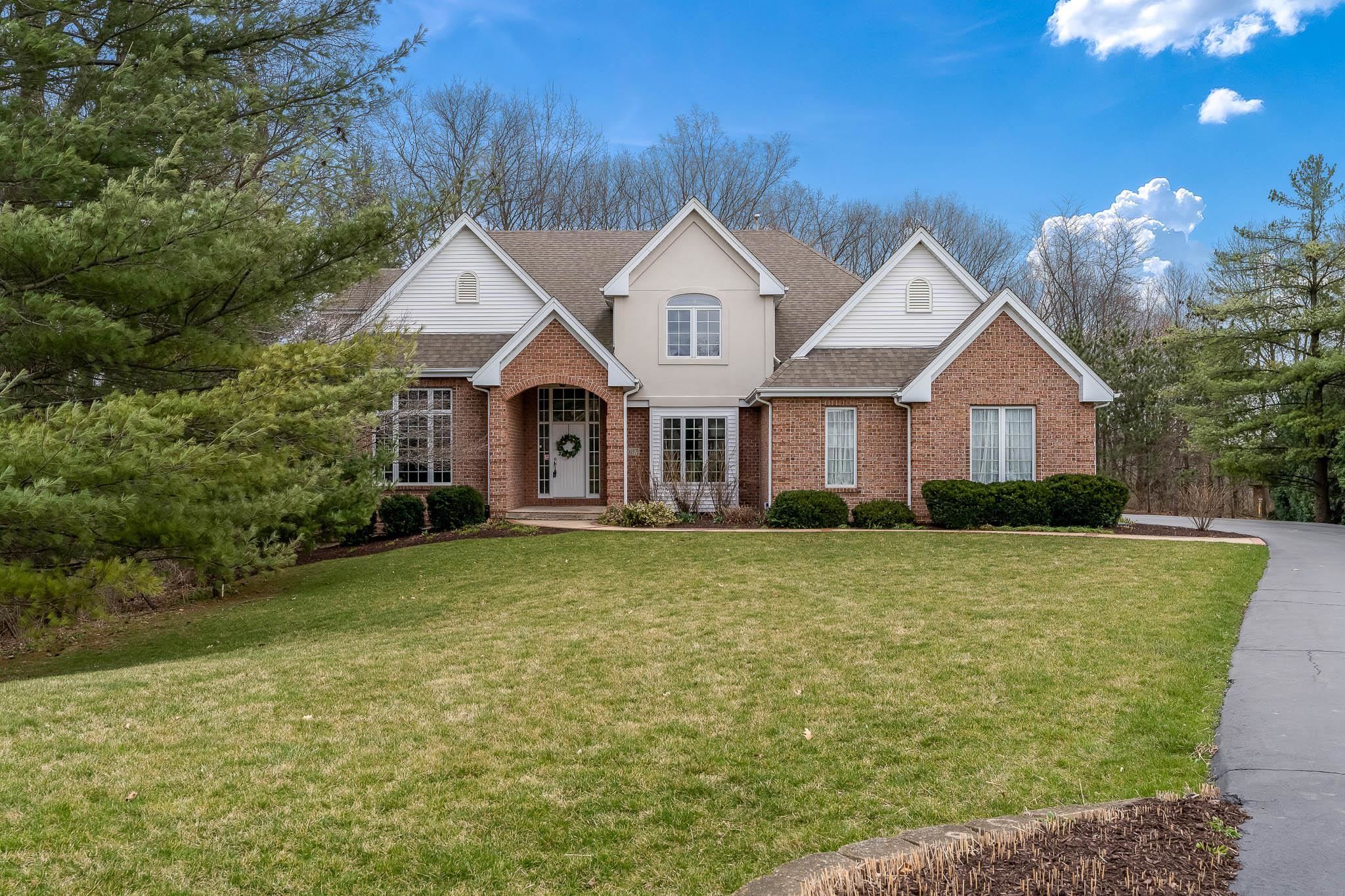 Belvidere, Illinois 61008, United States, 4 Bedrooms Bedrooms, ,4 BathroomsBathrooms,Residential,Pending,62337