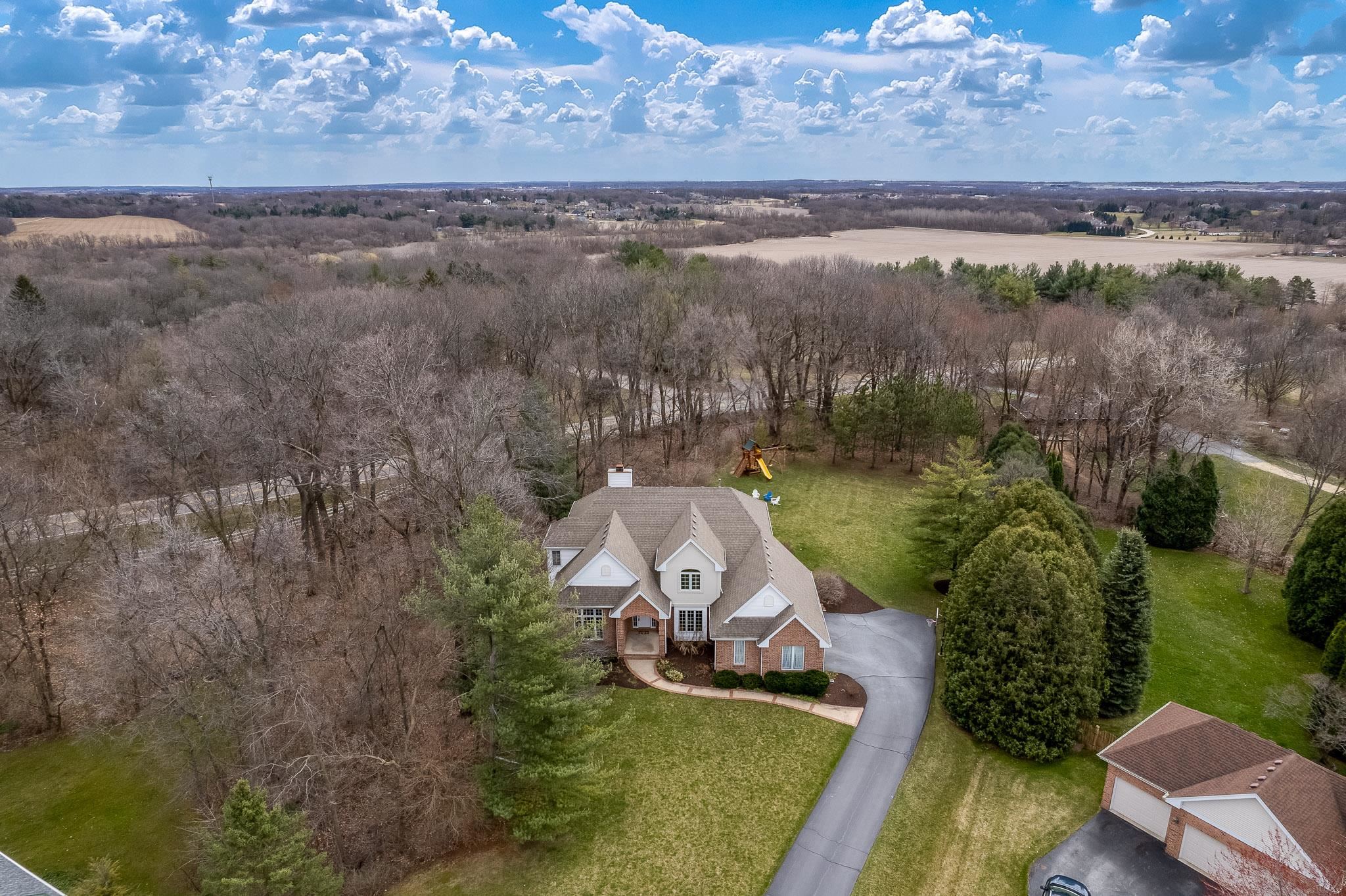 Belvidere, Illinois 61008, United States, 4 Bedrooms Bedrooms, ,4 BathroomsBathrooms,Residential,Pending,62337