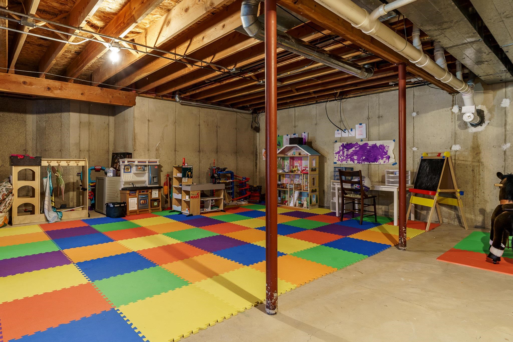 Belvidere, Illinois 61008, United States, 4 Bedrooms Bedrooms, ,4 BathroomsBathrooms,Residential,Pending,62337