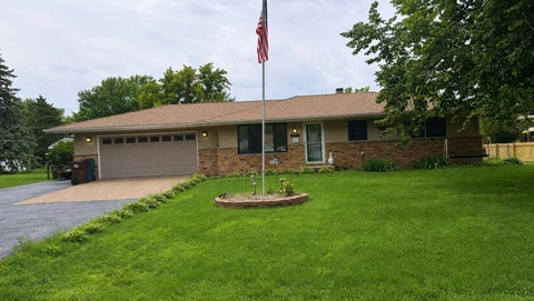 Homes For Sale - 1512 Gladys Drive<br/> MACHESNEY PARK, IL 61115