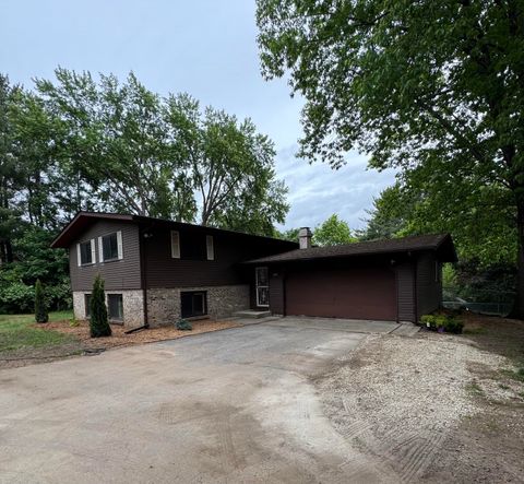 Homes For Rent - 7705 E Rockton Road<br/> ROSCOE, IL 61073