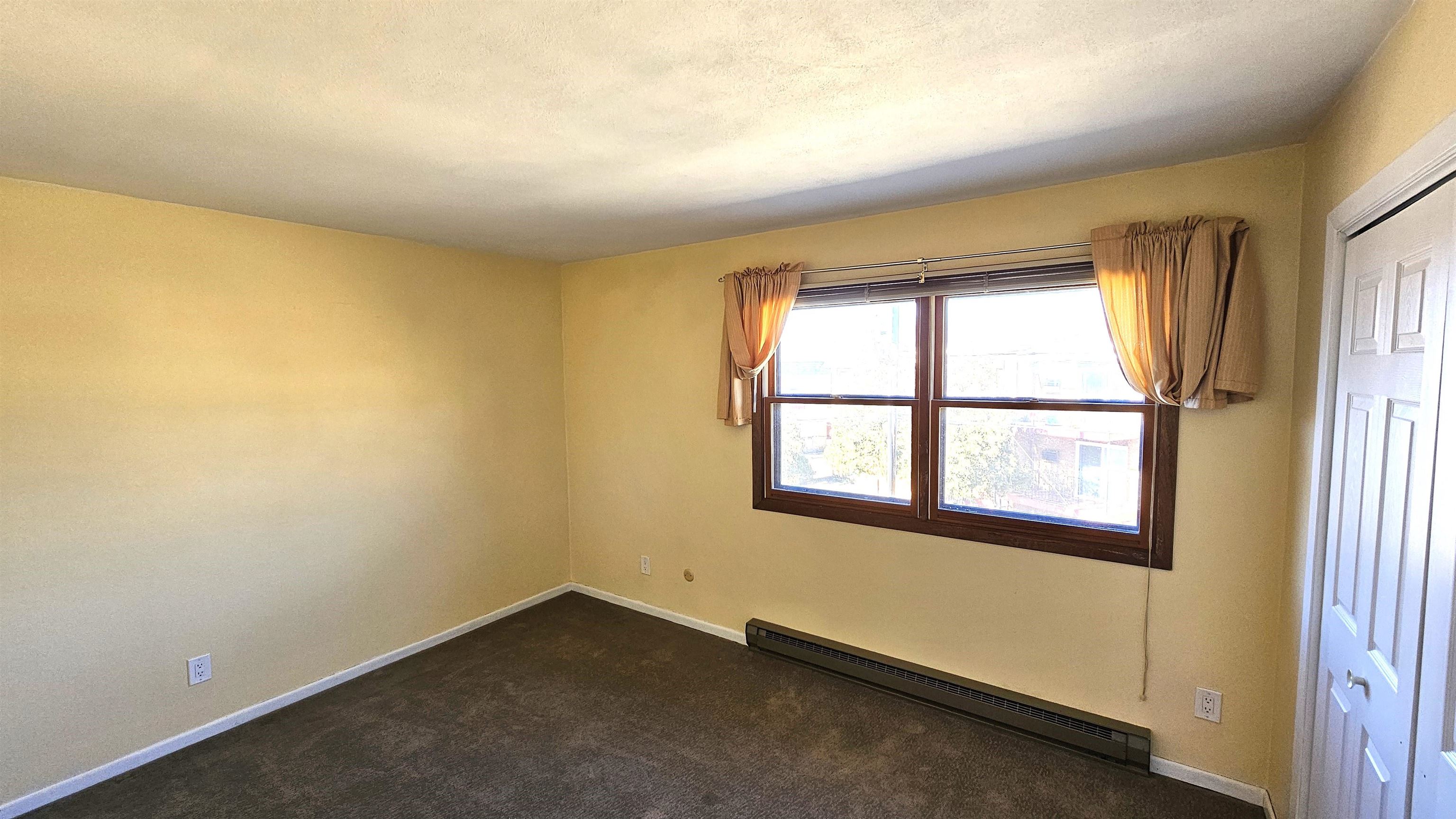 Rockford, Illinois 61107, United States, 2 Bedrooms Bedrooms, ,2 BathroomsBathrooms,Residential,Pending,63855