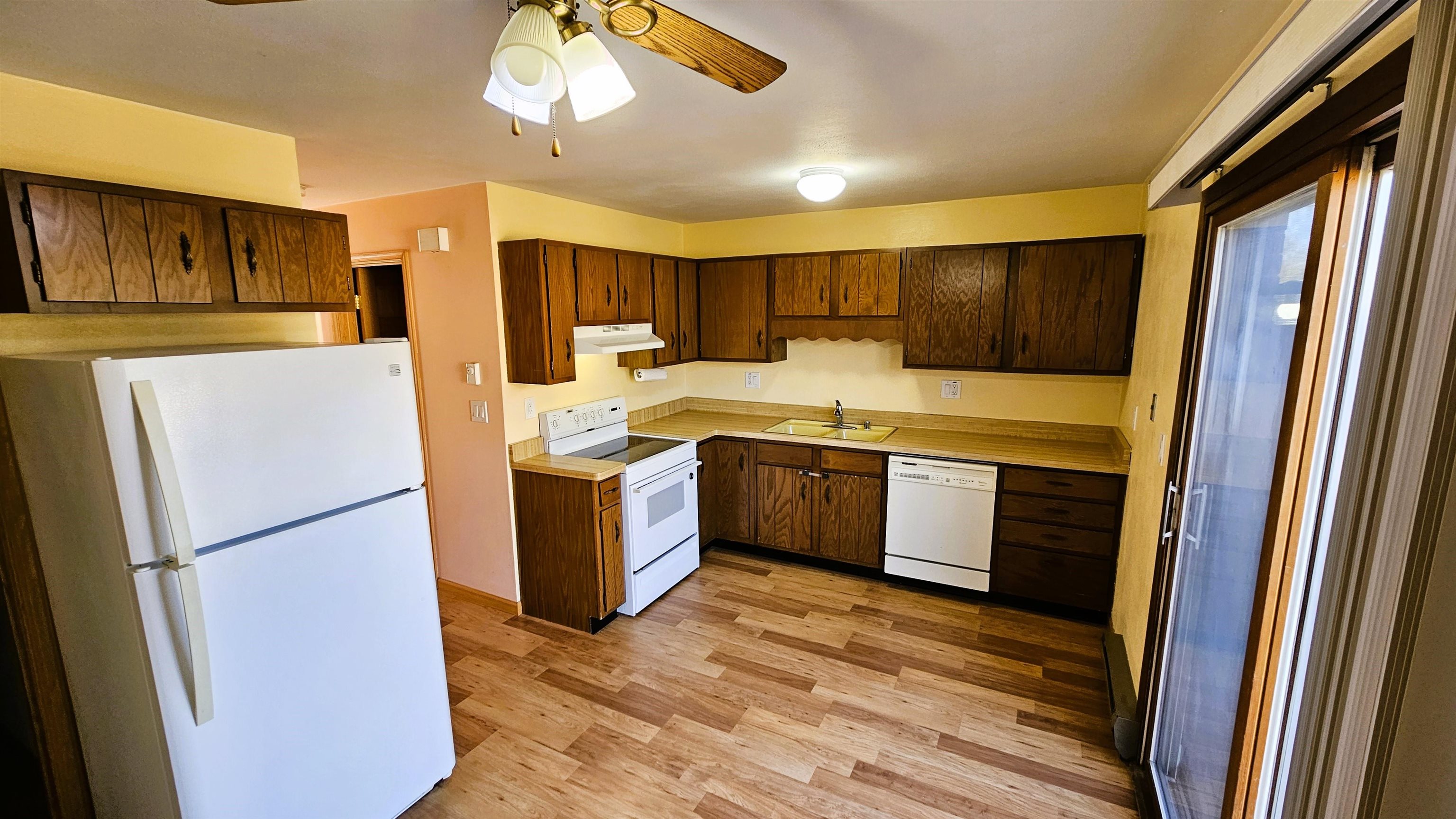 Rockford, Illinois 61107, United States, 2 Bedrooms Bedrooms, ,2 BathroomsBathrooms,Residential,Pending,63855