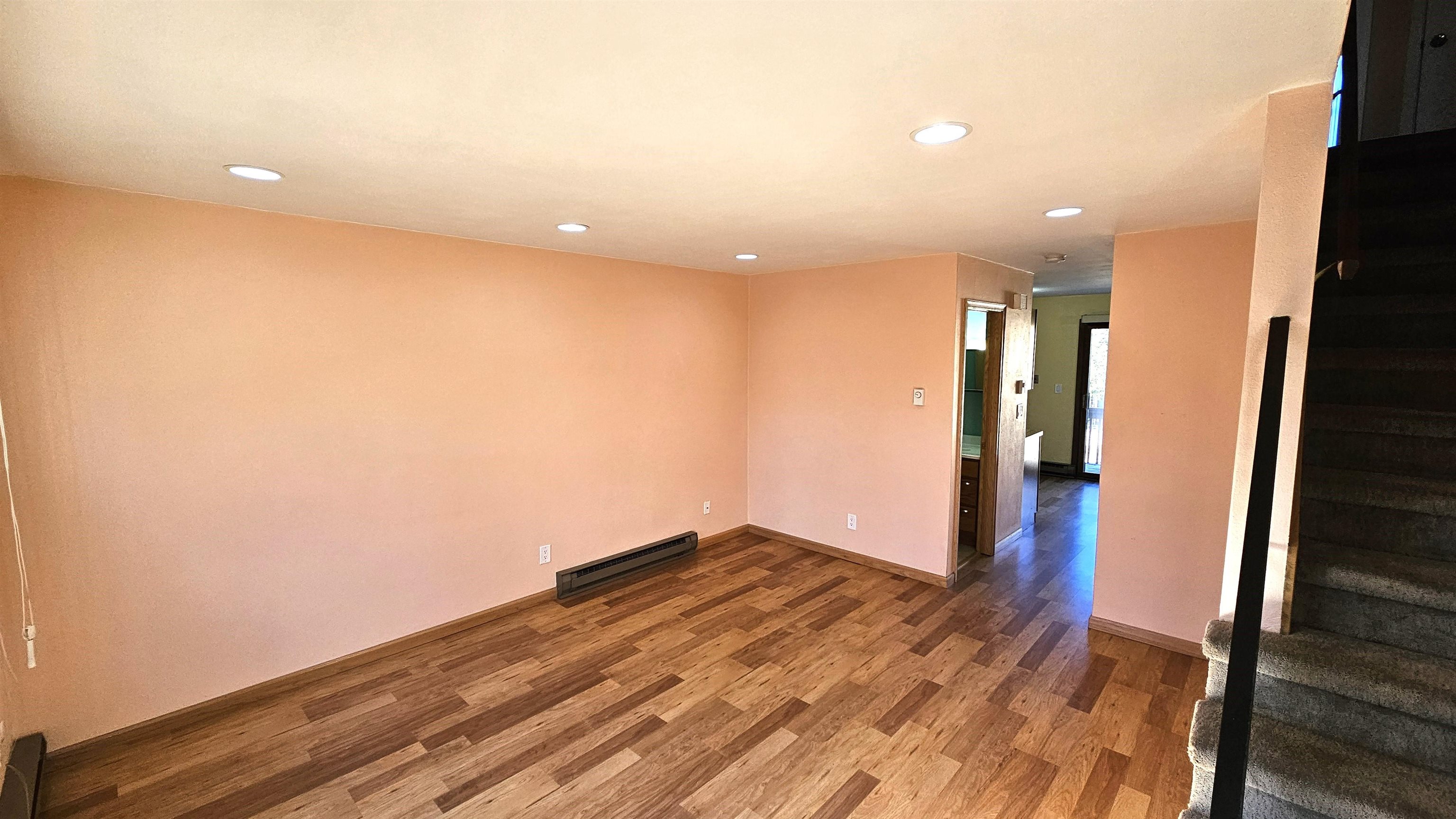 Rockford, Illinois 61107, United States, 2 Bedrooms Bedrooms, ,2 BathroomsBathrooms,Residential,Pending,63855