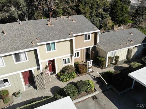 Photo of 580 Santa Alicia Drive, Rohnert Park, CA 94928 (MLS # 326008844)