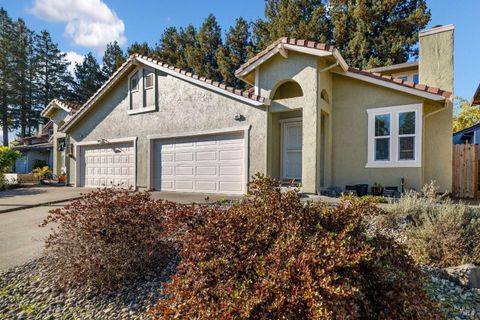 Photo of 985 Hacienda Circle, Rohnert Park, CA 94928 (MLS # 325093478)
