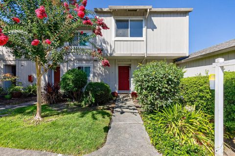 Photo of 37 Front Street #E, Healdsburg, CA 95448 (MLS # 325080604)