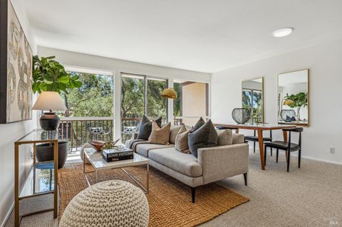 Photo of 952 Lea Drive, San Rafael, CA 94903 (MLS # 325080409)