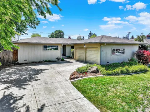 875 W B Street, Dixon, CA 95620 - MLS#: 325030215