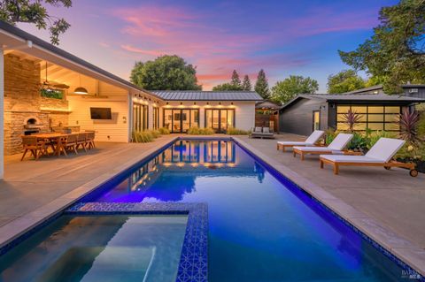 Photo of 337 Matheson Street, Healdsburg, CA 95448 (MLS # 325064962)