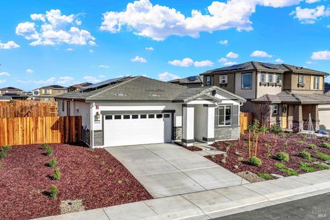 Photo of 674 Shefford Drive, Vacaville, CA 95687 (MLS # 325098133)