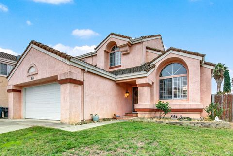 Photo of 805 Gazebo Court, Suisun City, CA 94585 (MLS # 325086219)