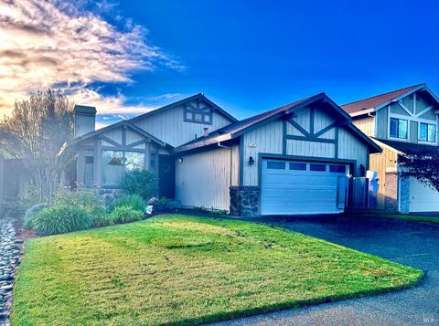 Photo of 10845 Rio Ruso Drive, Windsor, CA 95492 (MLS # 325103649)