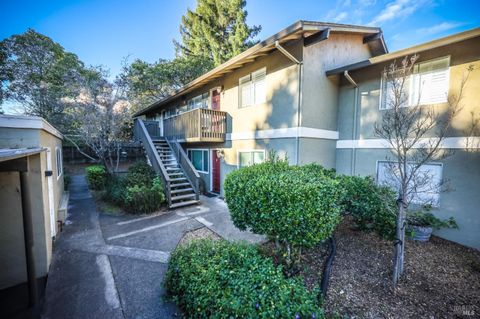 Photo of 426 North Street #14, Healdsburg, CA 95448 (MLS # 326019576)