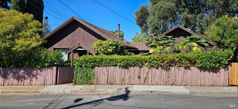 Photo of 523 Center Street, Healdsburg, CA 95448 (MLS # 325075542)