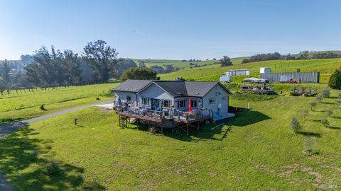 Photo of 268 Eucalyptus Road, Petaluma, CA 94952 (MLS # 325077875)