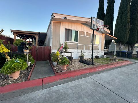 Photo of 121 Century Court, Fairfield, CA 94533 (MLS # 326019758)