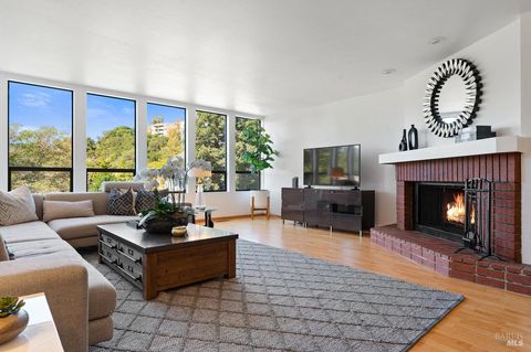 Photo of 154 Professional Center Parkway, San Rafael, CA 94903 (MLS # 325080984)