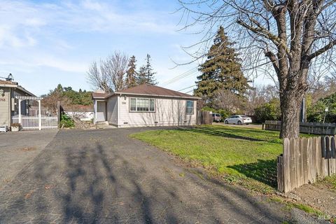 Photo of 750 Pueblo Avenue, Napa, CA 94558 (MLS # 326019640)