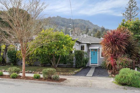 Photo of 247 Chapman Drive, Corte Madera, CA 94925 (MLS # 326010267)