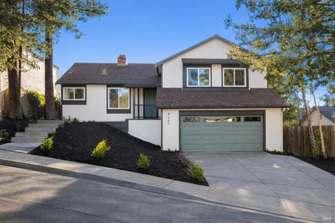 Photo of 480 Raymond Drive, Benicia, CA 94510 (MLS # 325095939)