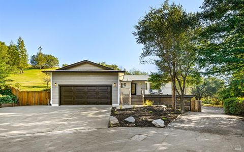 Photo of 210 Burgundy Road, Healdsburg, CA 95448 (MLS # 325102816)