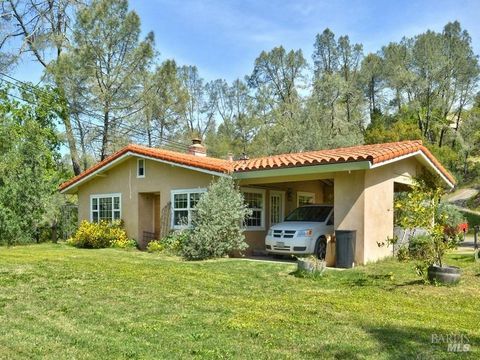 Photo of 950 Canyon Road, Geyserville, CA 95441 (MLS # 325030618)