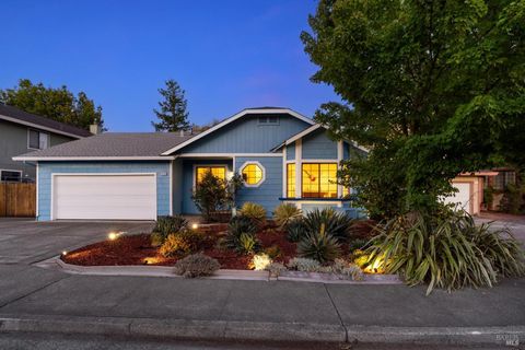 Photo of 9376 Jessica Drive, Windsor, CA 95492 (MLS # 325085457)