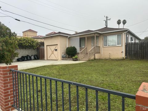 Photo of 1012 Pine Street, Vallejo, CA 94590 (MLS # 325100906)