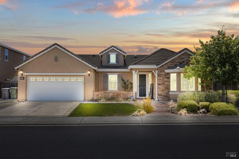 Photo of 2031 Newcastle Drive, Vacaville, CA 95687 (MLS # 325069436)