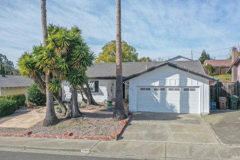 Photo of 2135 Via Alta Court, Benicia, CA 94510 (MLS # 326008321)