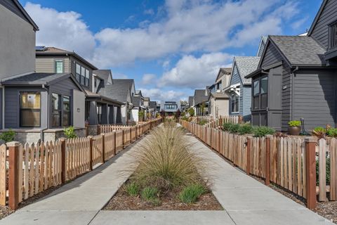 Photo of 1594 NE Waterside Lane NE, Rohnert Park, CA 94928 (MLS # 325095775)