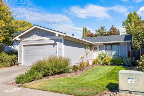 Photo of 280 Hummingbird Court, Healdsburg, CA 95448 (MLS # 325086882)