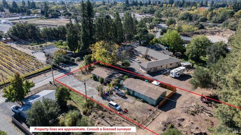 Photo of 105 Bailhache Avenue, Healdsburg, CA 95448 (MLS # 325059400)
