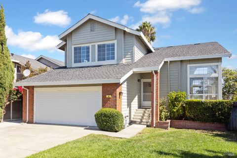 Photo of 8 Caribe Isle, Novato, CA 94062 (MLS # 325102878)