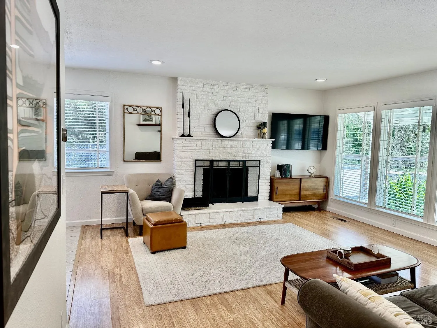 Santa Rosa, California 95405, United States, 3 Bedrooms Bedrooms, ,1 BathroomBathrooms,Residential,Active,98314