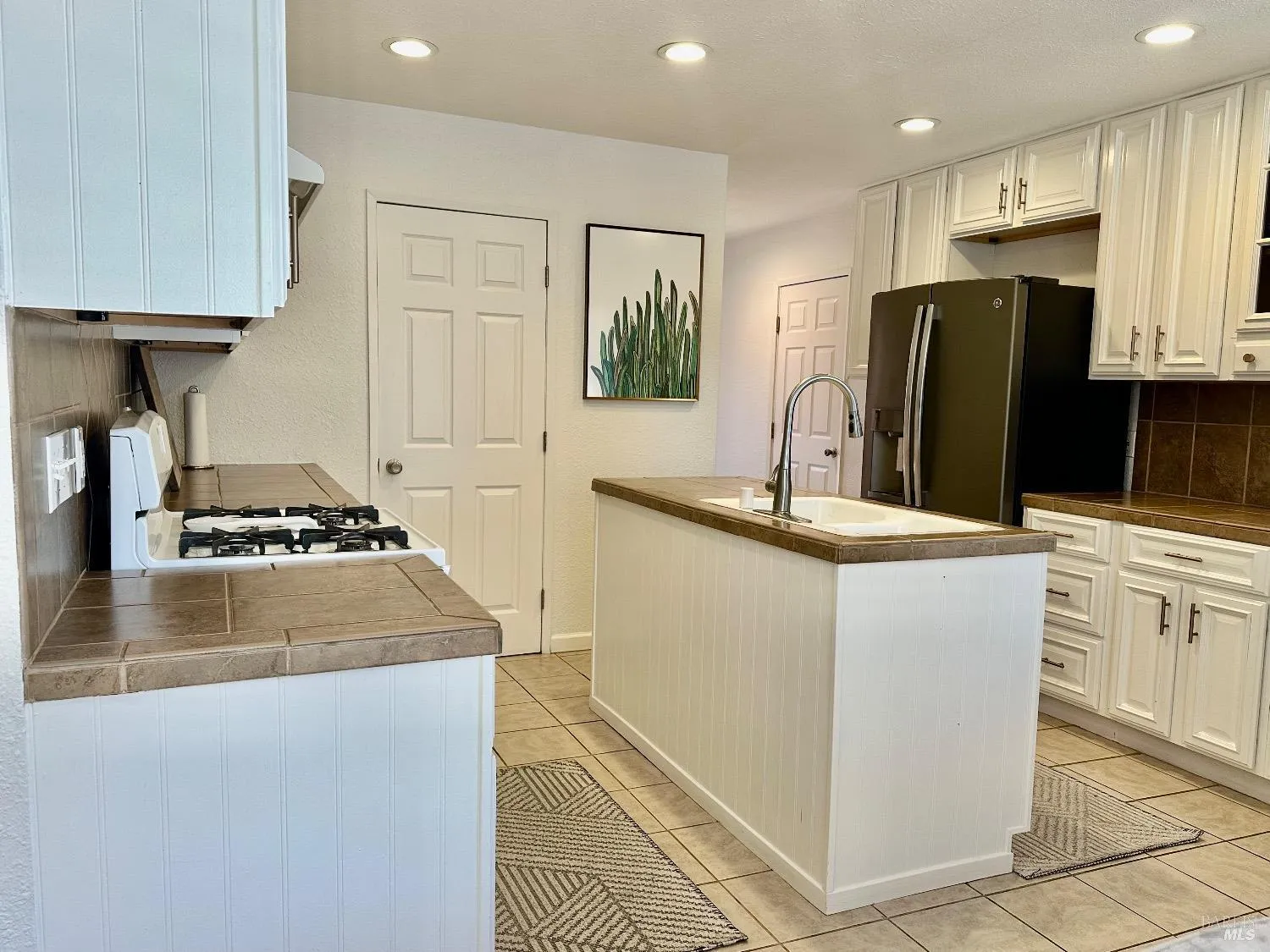 Santa Rosa, California 95405, United States, 3 Bedrooms Bedrooms, ,1 BathroomBathrooms,Residential,Active,98314