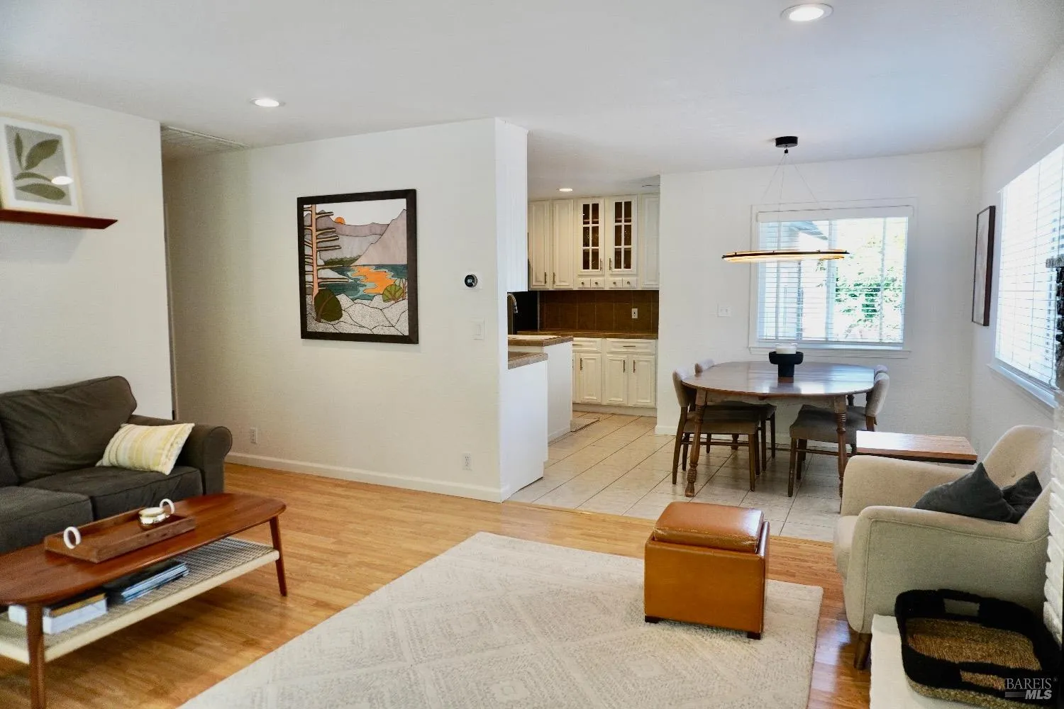 Santa Rosa, California 95405, United States, 3 Bedrooms Bedrooms, ,1 BathroomBathrooms,Residential,Active,98314