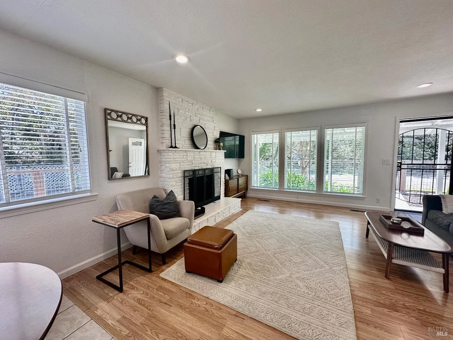 Santa Rosa, California 95405, United States, 3 Bedrooms Bedrooms, ,1 BathroomBathrooms,Residential,Active,98314