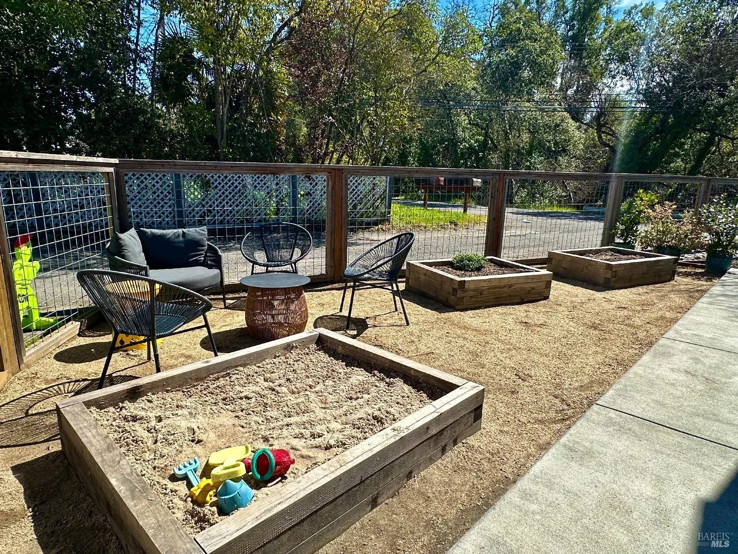 Santa Rosa, California 95405, United States, 3 Bedrooms Bedrooms, ,1 BathroomBathrooms,Residential,Active,98314