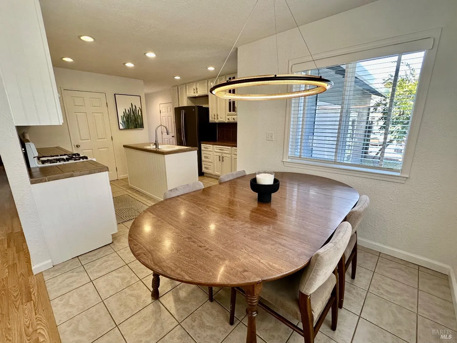 Santa Rosa, California 95405, United States, 3 Bedrooms Bedrooms, ,1 BathroomBathrooms,Residential,Active,98314