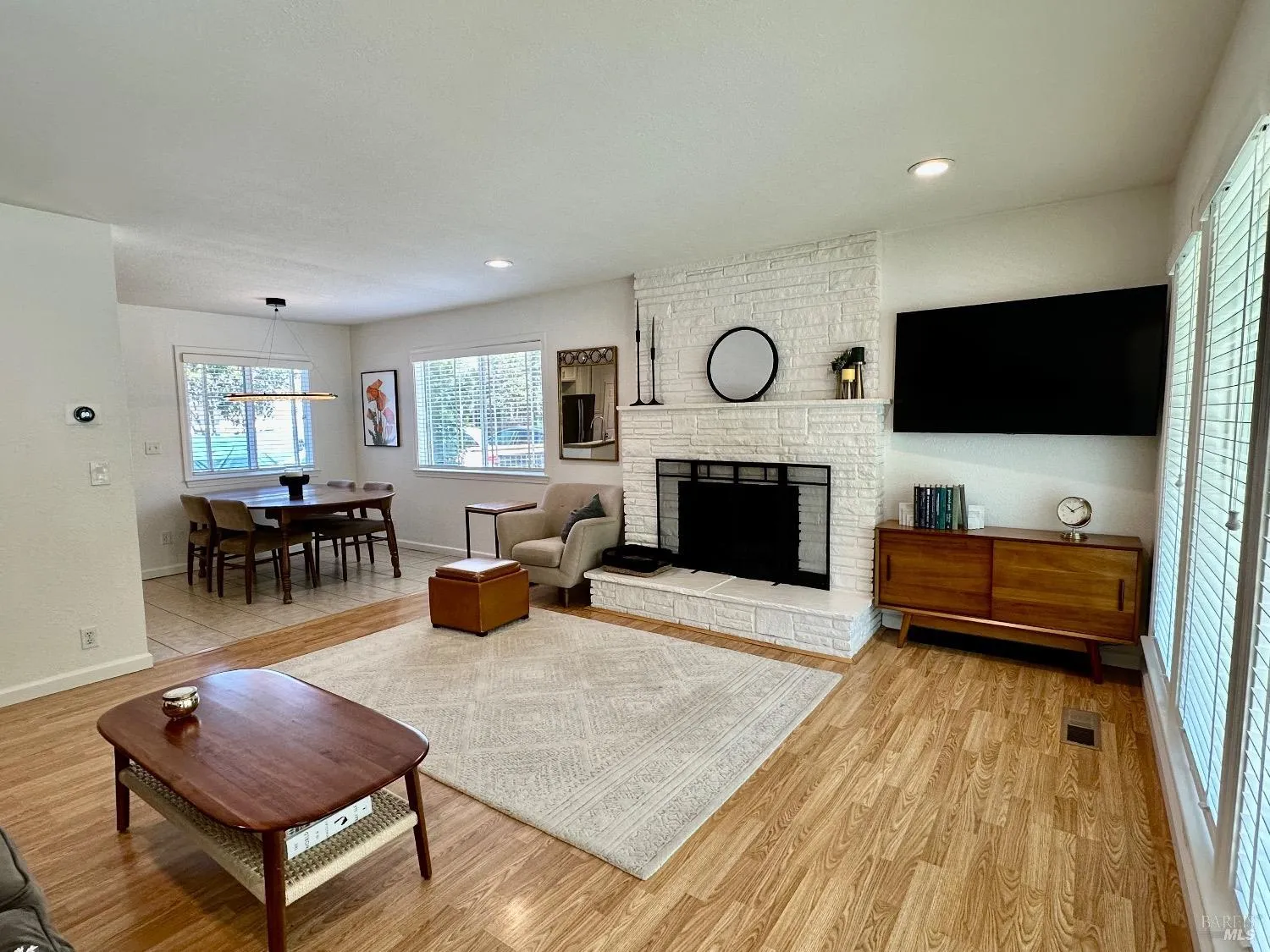 Santa Rosa, California 95405, United States, 3 Bedrooms Bedrooms, ,1 BathroomBathrooms,Residential,Active,98314