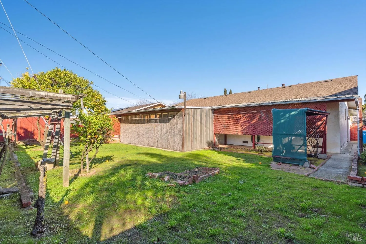 Vallejo, California 94589, United States, 3 Bedrooms Bedrooms, ,2 BathroomsBathrooms,Residential,Contingent,20019