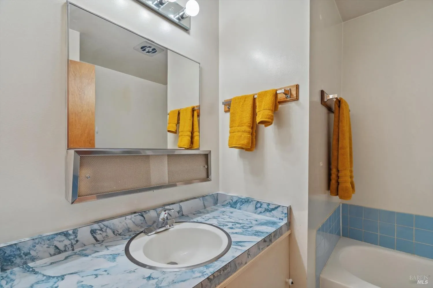 Vallejo, California 94589, United States, 3 Bedrooms Bedrooms, ,2 BathroomsBathrooms,Residential,Contingent,20019