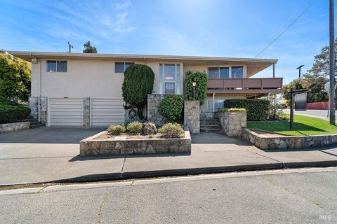 Photo of 401 Valle Vista Avenue, Vallejo, CA 94590 (MLS # 326018982)