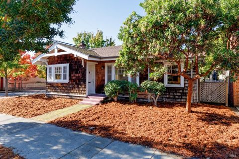 Photo of 1203 Glenn Street, Santa Rosa, CA 95401 (MLS # 326002069)