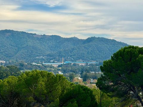 Photo of 100 Thorndale Drive #125, San Rafael, CA 94903 (MLS # 325085888)