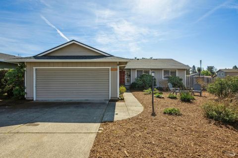Photo of 5116 Oak Park Way, Santa Rosa, CA 95409 (MLS # 326015940)