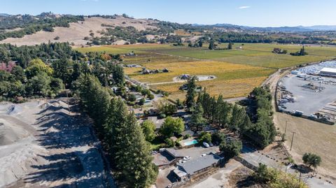 Photo of 103 Bailhache Avenue, Healdsburg, CA 95448 (MLS # 325059297)