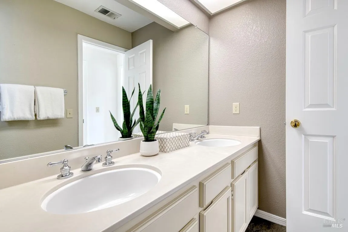 San Rafael, California 94903, United States, 3 Bedrooms Bedrooms, ,3 BathroomsBathrooms,Residential,Active,119944